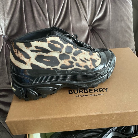 Burberry GH3 Booties - Picture 2 of 4